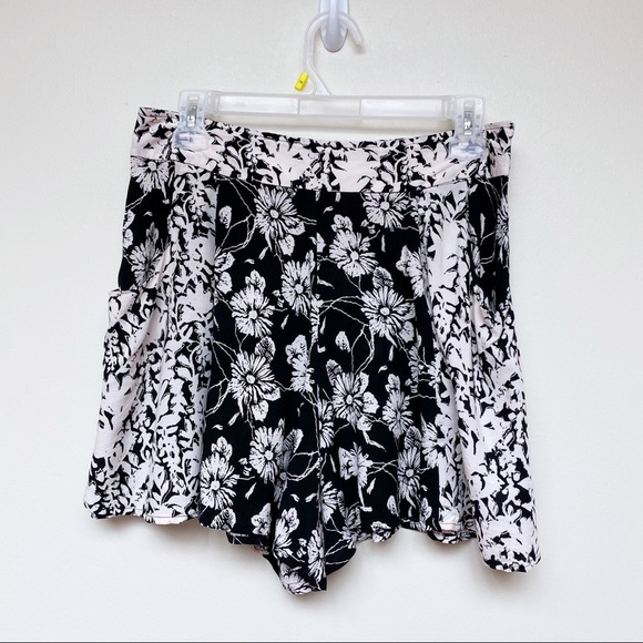 Free People Black and White Floral Shorts Size 4 - Picture 1 of 6